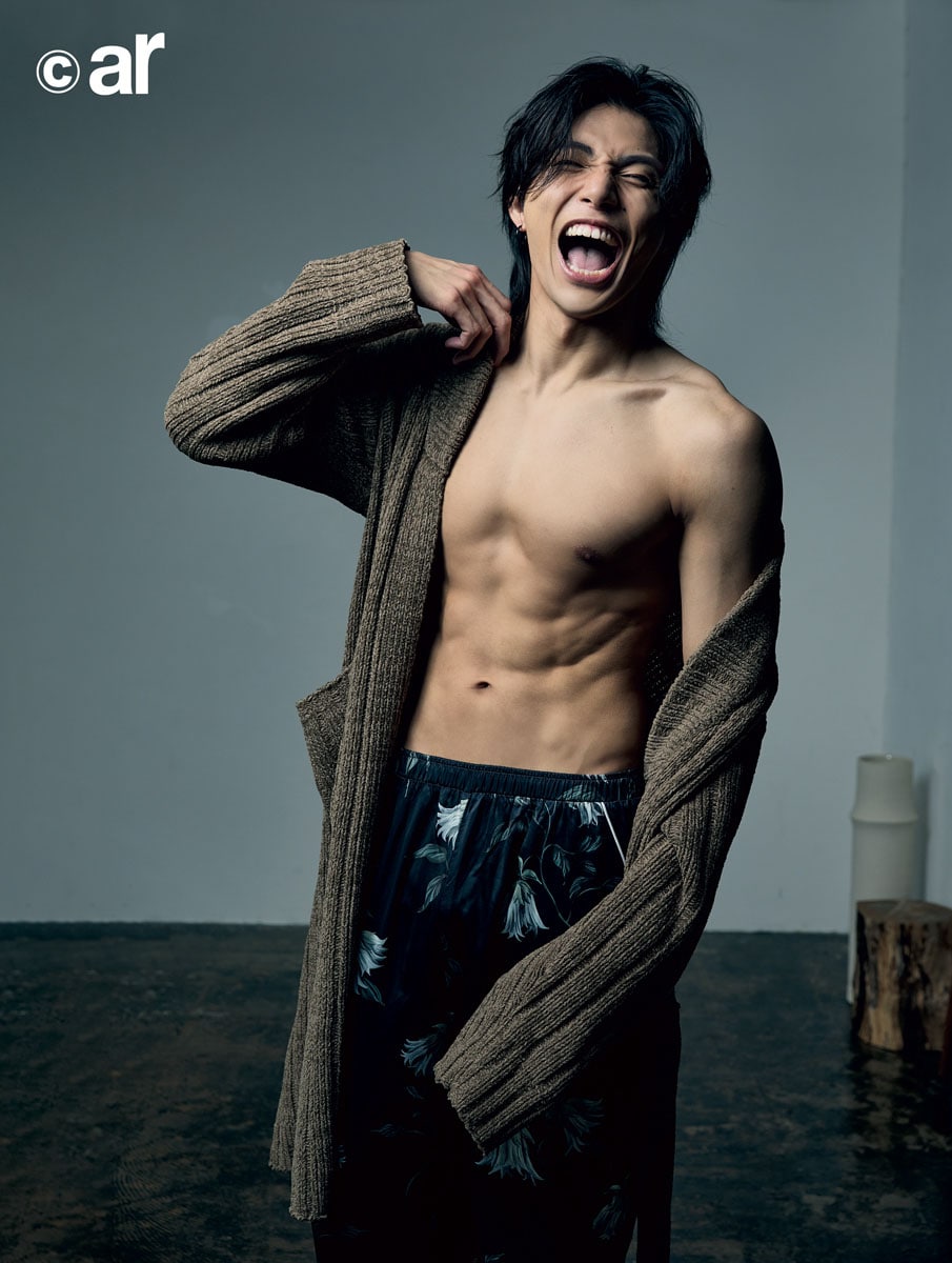 THE RAMPAGE武知海青が「ar」で自慢の腹斜筋披露、7ORDERはお悩み相談