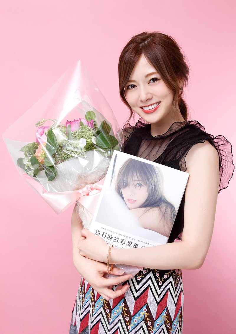 白石麻衣2nd写真集が上半期首位、同世代女性の支持に喜びのコメント