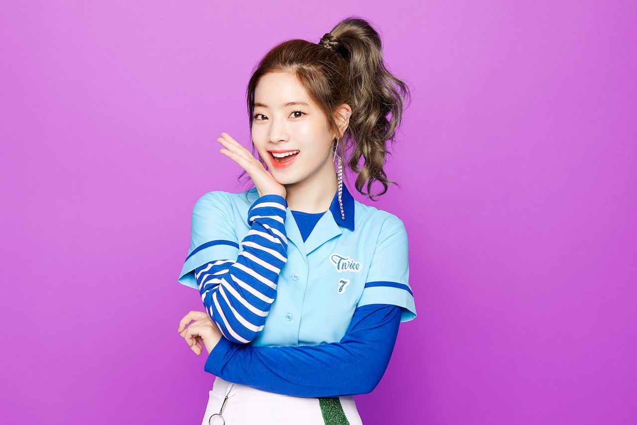 TWICE_art201709_DAHYUN.jpg?