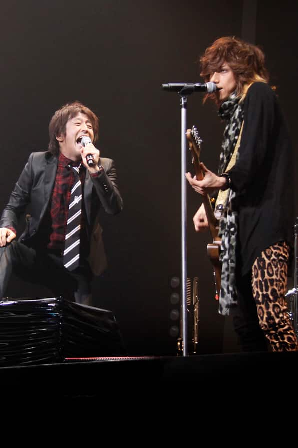 黒夢、3年ぶり武道館ライブにホリケン登場＆セッションも - 音楽ナタリー