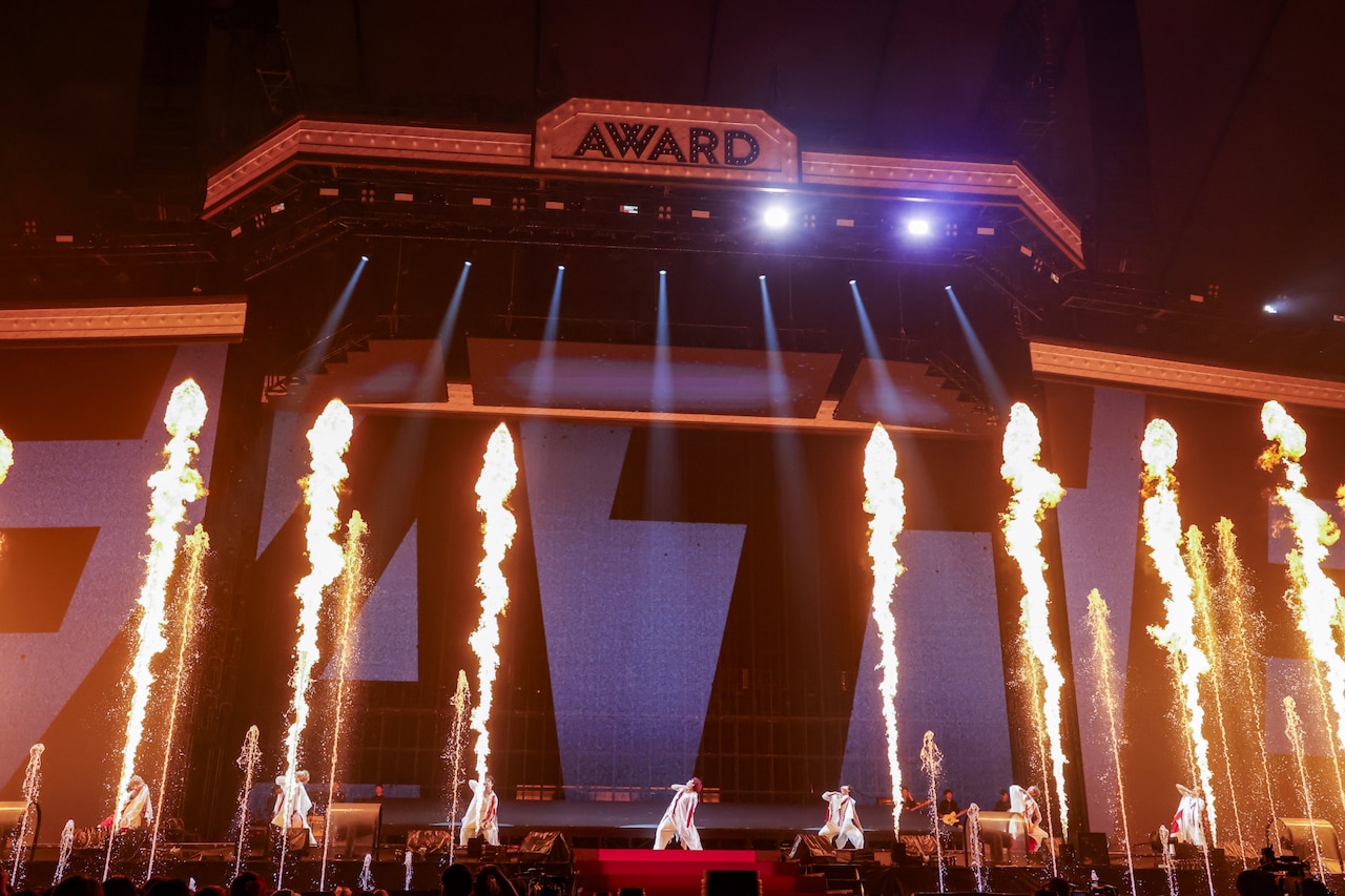 WEST. DOME TOUR AWARD ～10th Anniversary～」東京ドーム公演の様子