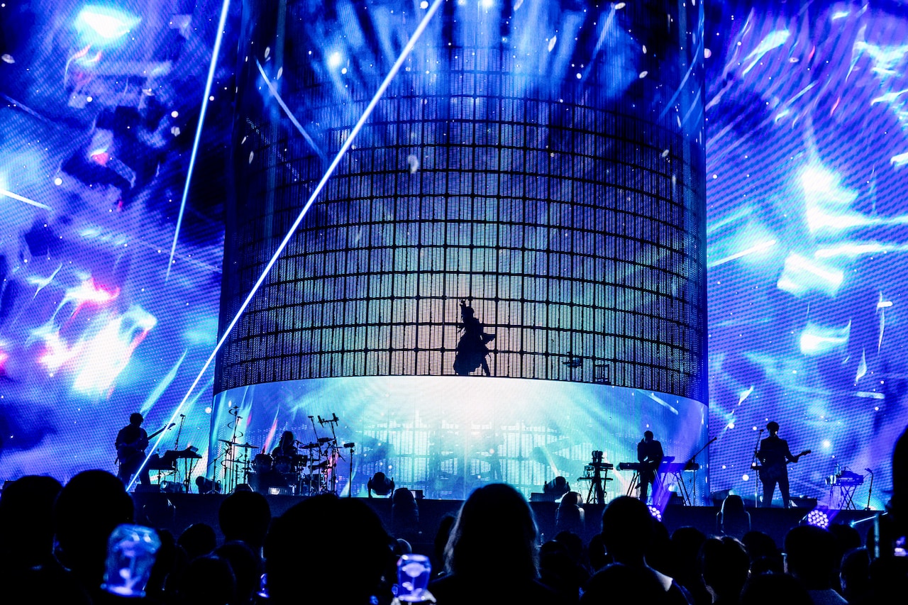 Ado ファッショナブルフーディーXXLドームツアー 2025 よだか Ado