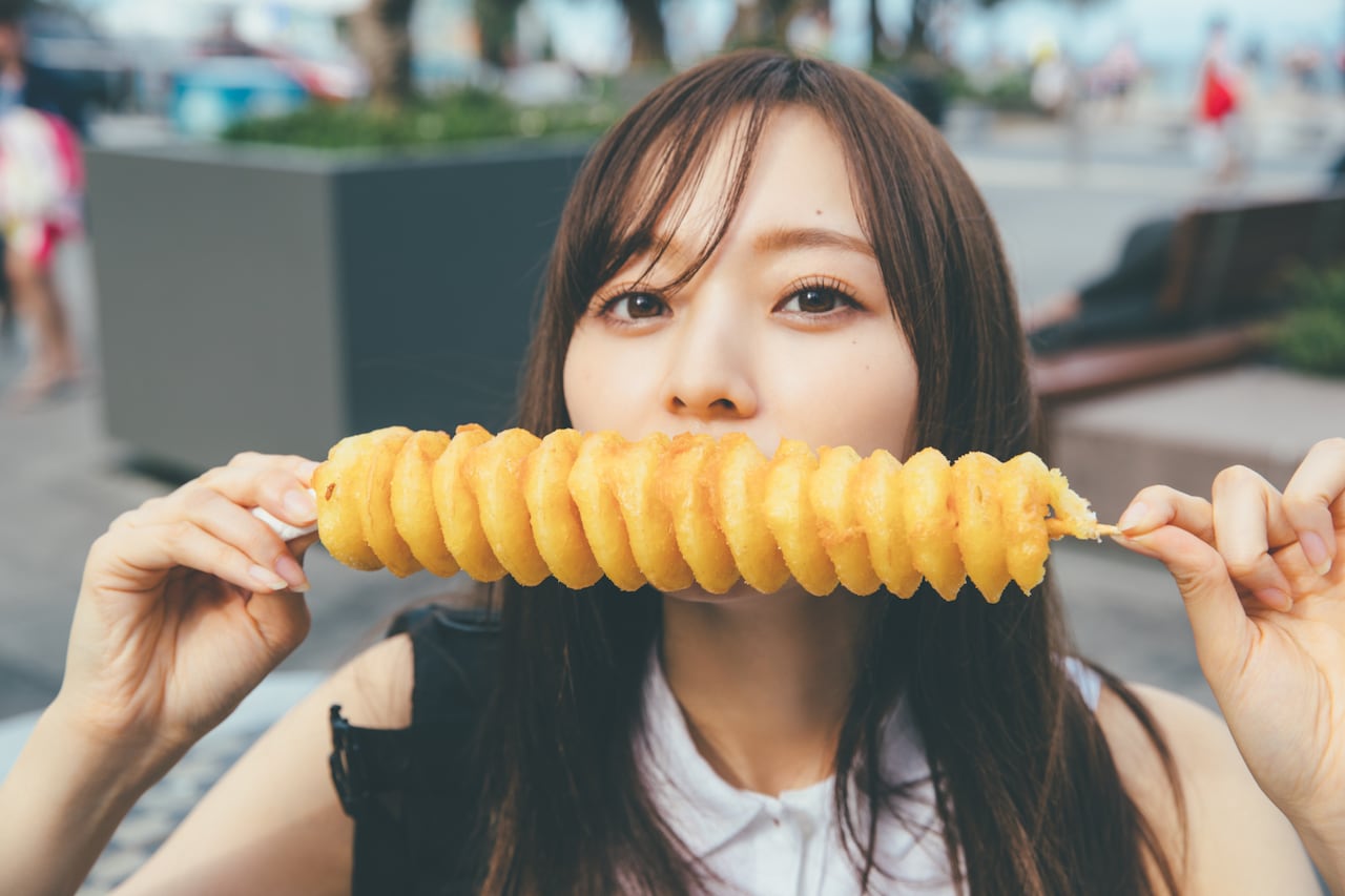 乃木坂46梅澤美波1st写真集、さまざまな表情見せる裏表紙カット公開