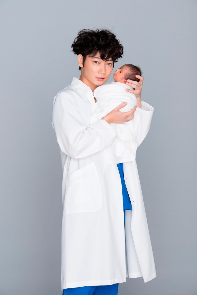 産科医の奮闘描く「コウノドリ」TVドラマ化！主演は綾野剛 - コミック