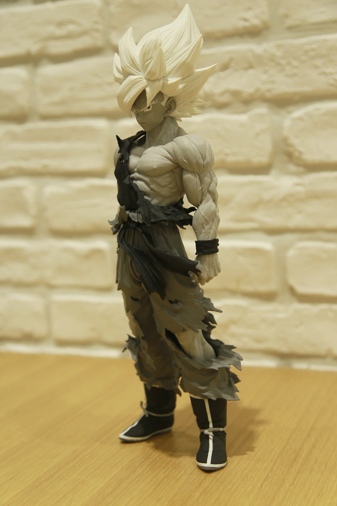 モノクロの「THE TONES」。 [画像ギャラリー 9/18] - コミックナタリー