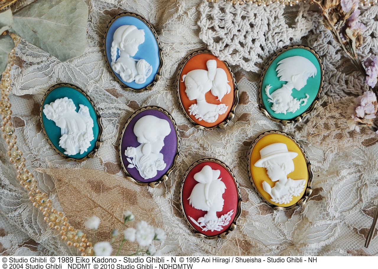 スタジオジブリのヒロインと花を彫刻、カメオブローチコレクション発売
