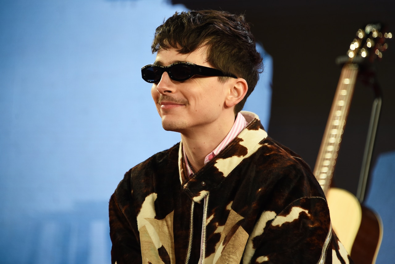 名もなき者」ティモシー・シャラメが来日、大興奮のファンに日本語で