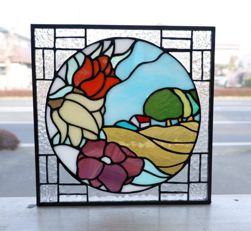 生徒さんの作品。丸い風景のステンドグラスパネル | ステンドグラス