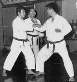 神髄探求の教え 継承 世界松林流空手道連盟宗家 故 長嶺将真氏顕彰碑