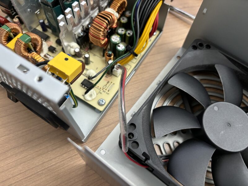 Deskmeet B660の電源ファンとCPUクーラー変えてみた | oiii.info