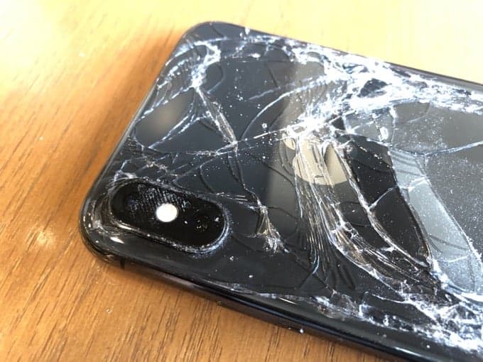 iPhone 画面割れ】友達のiPhoneXSが盛大に割れたので修理するまで
