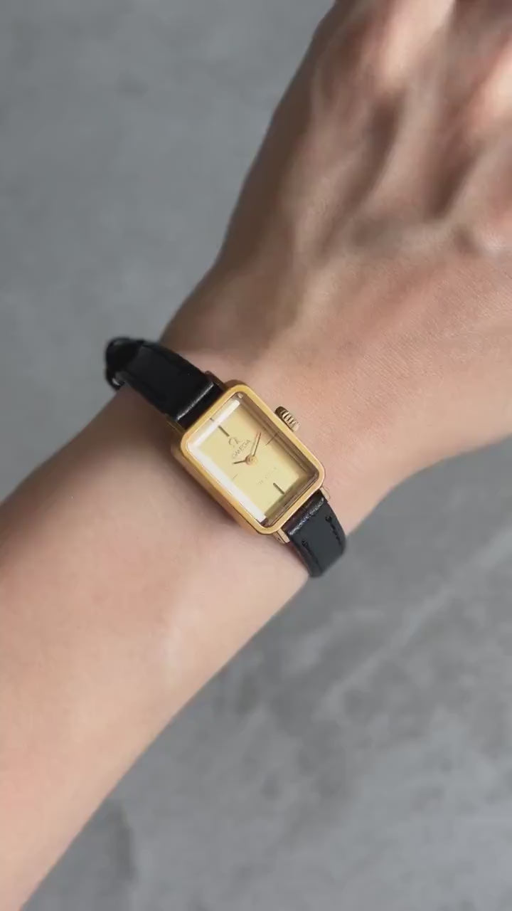 OMEGA オメガ DE VILLE デビル スクエア ウォッチ 腕周り ゴールド