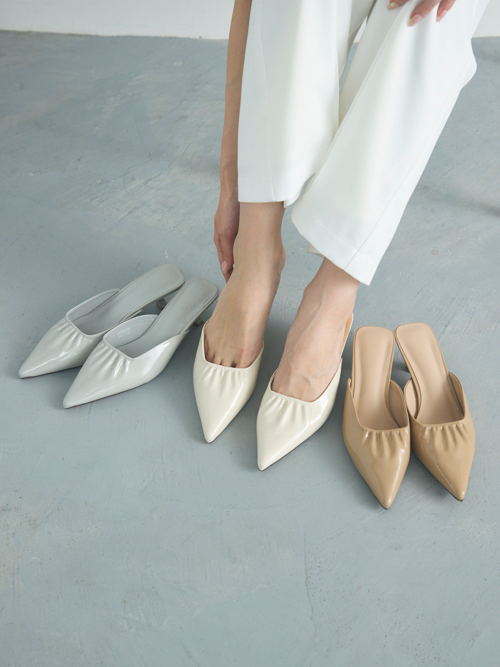 カラーポインテッドトゥミュール