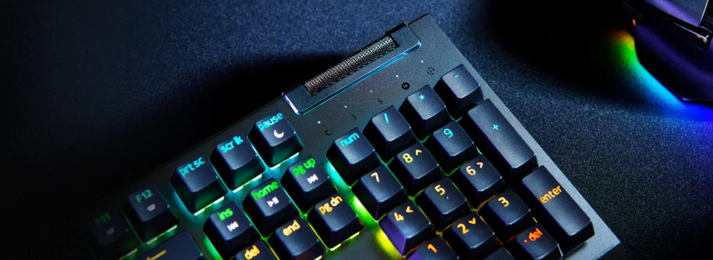 Razerの謎肉キーボードが最大450名に当たる!?カップヌードルを12個食べ