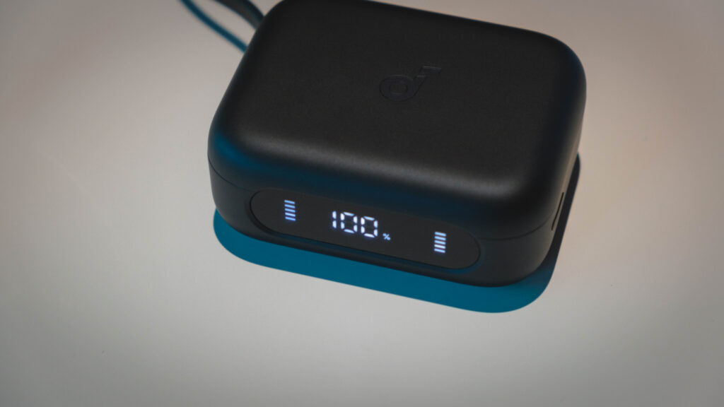 モバイルバッテリーにもなるワイヤレスイヤホン「Soundcore P41i」が