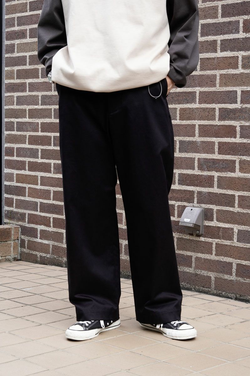 NO TUCK CHINO TROUSERS[BLACK] | 1LDK (ワンエルディーケー) 公式サイト