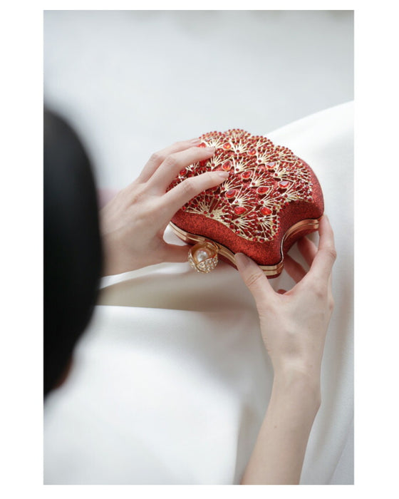 ショルダーチェーン付き）オリエンタルな装飾が煌めくキラキラりんご