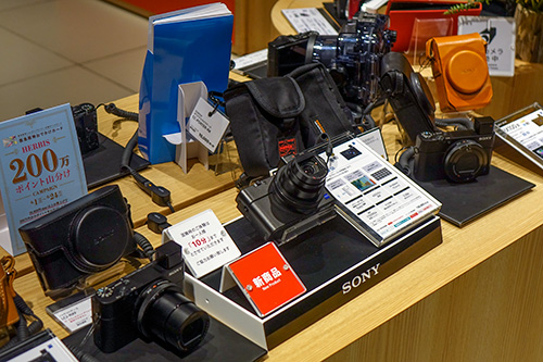 RX100VI】DSC-RX100M6 実機レビュー！ソニーストア大阪で触ってきまし