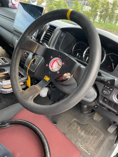 ハイエースのステアリング交換！ラフィックス取り付けでセキュリティ
