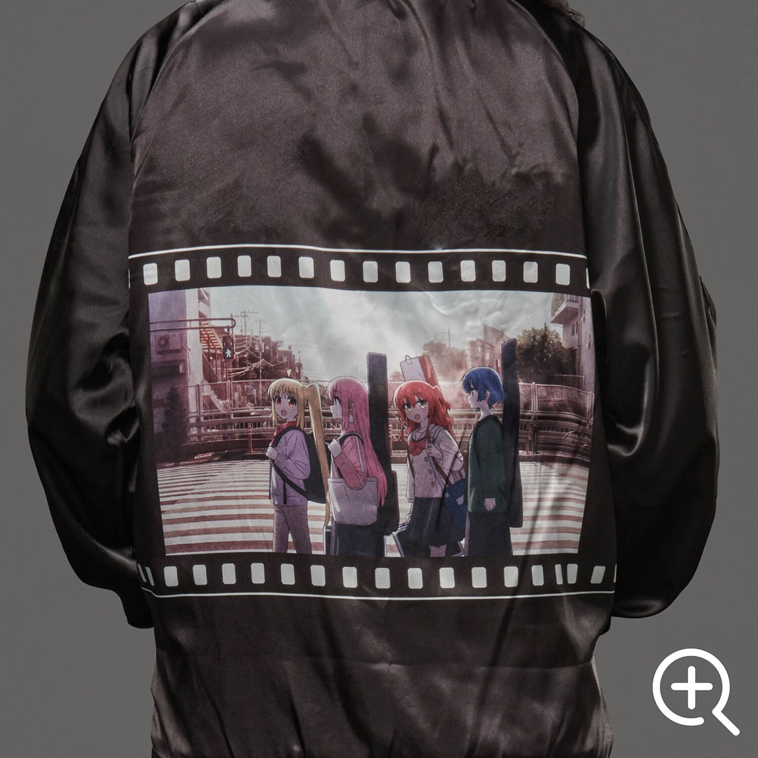 本格スカジャンで、作品を身に纏うアパレルライン