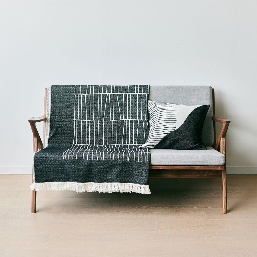 ジャガード織り ブランケット 130 x 180cm ブラック｜【公式】ACTUS