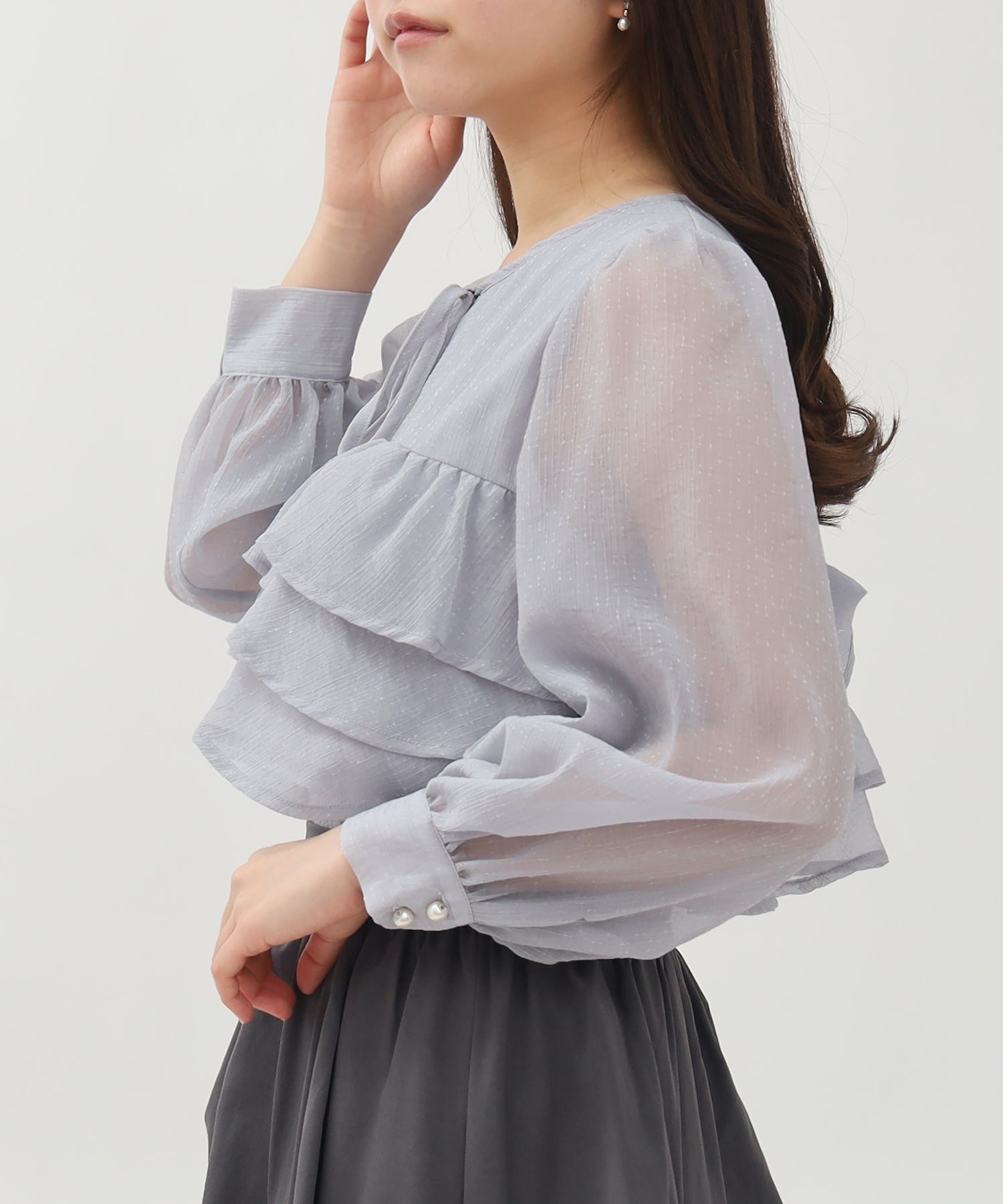 キラキラ織り柄シアーフリルブラウス