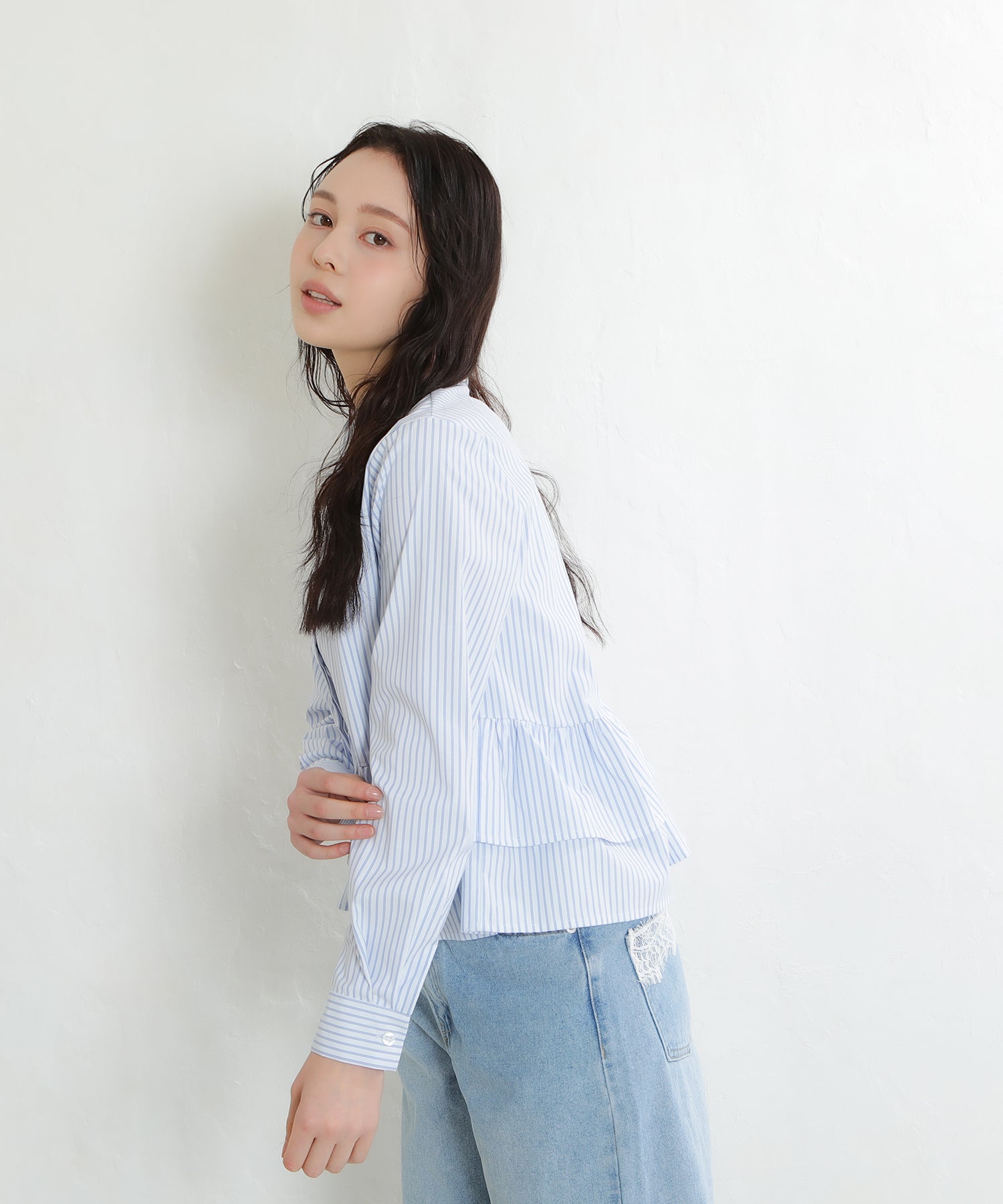 ティアード裾フリルシャツ(ストライプ柄、無地)