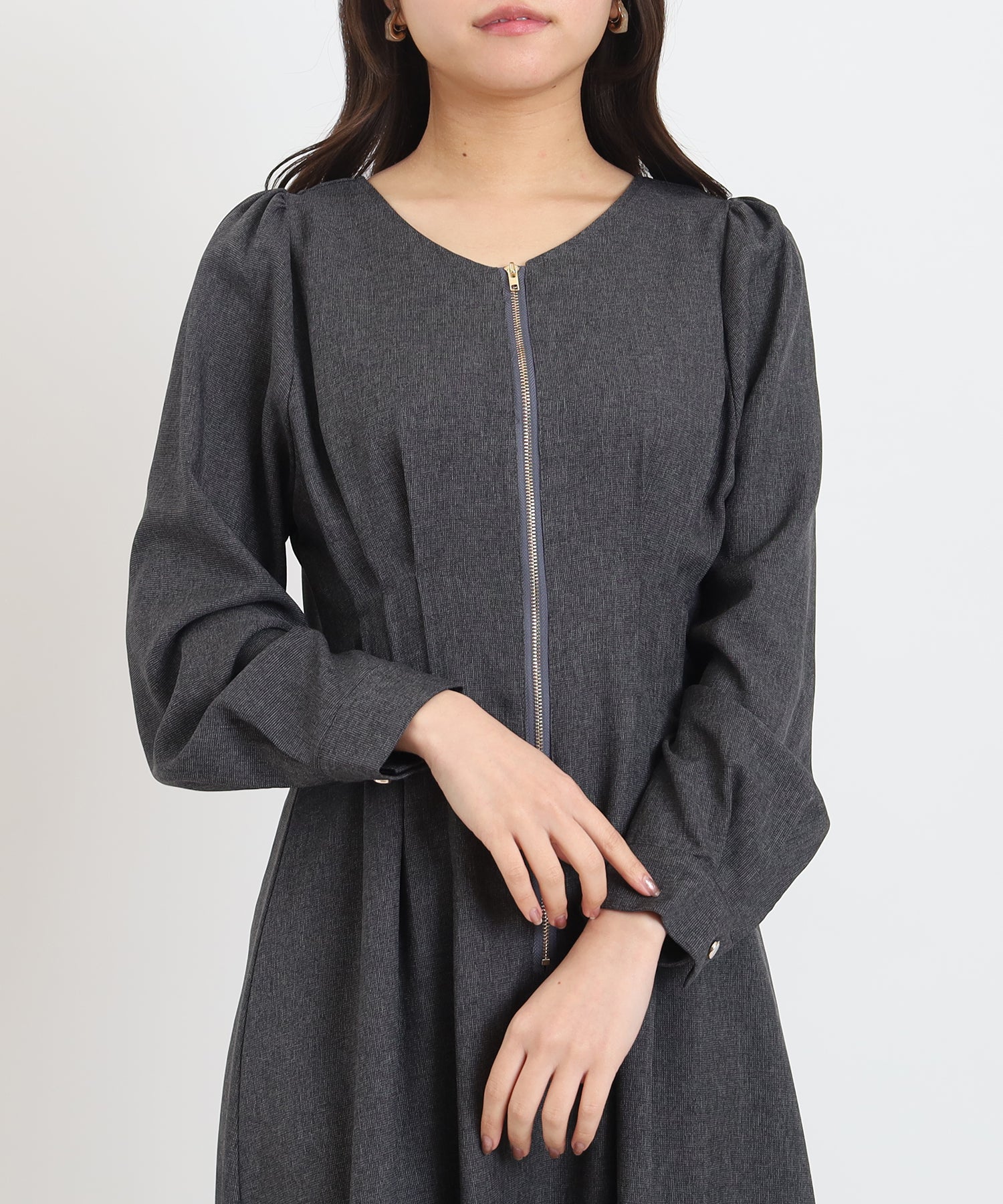 フロントジップVネックワンピース