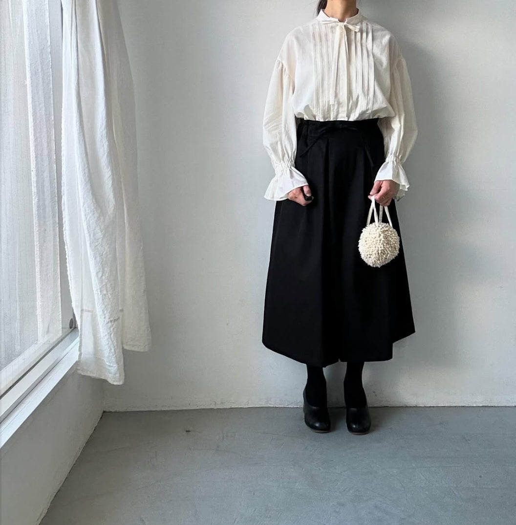 MAGALI コットンシルクリボンタイブラウス – blanc