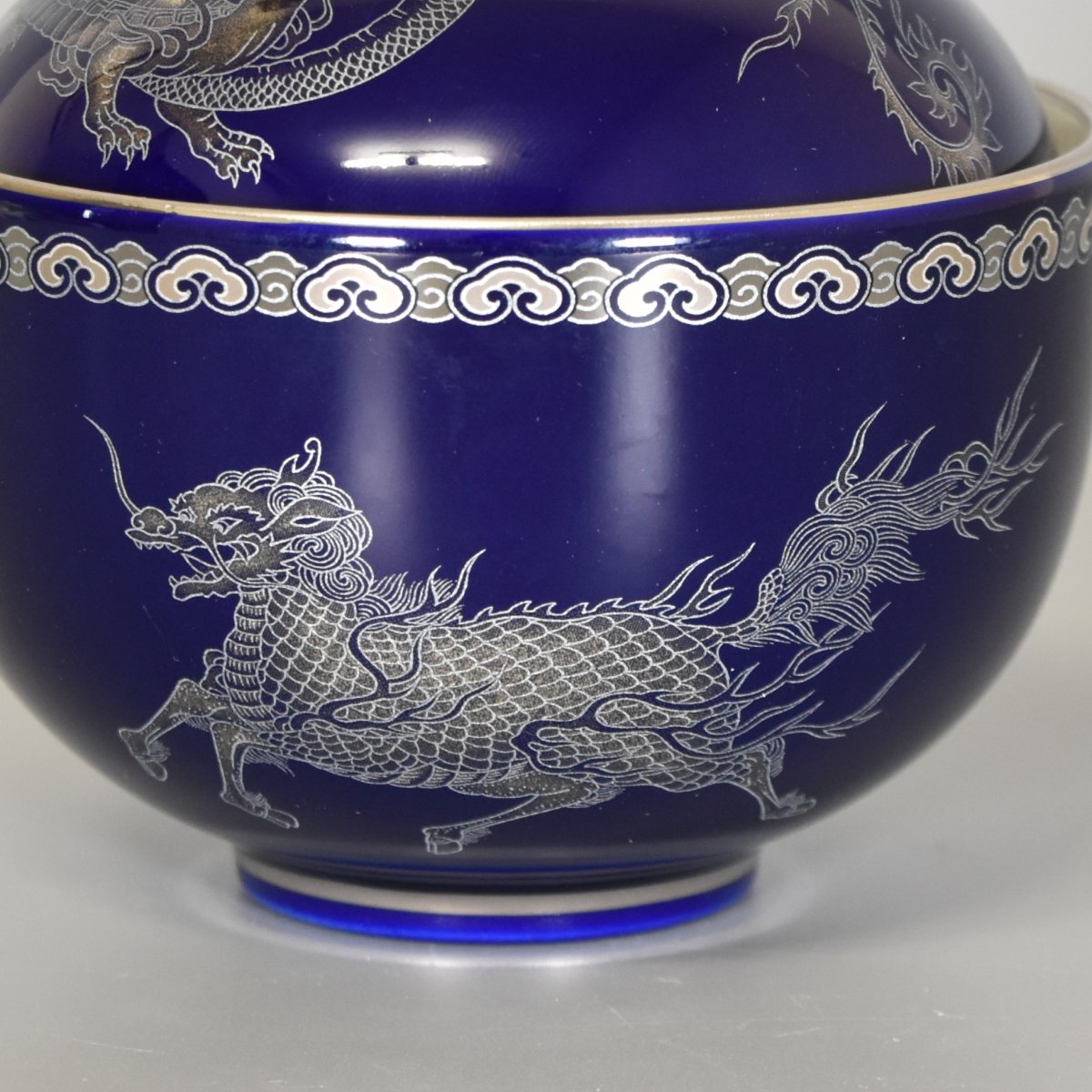 銅製茶器 四角い穴の蓋付き 皿5枚付き 銅製茶器 四角い穴の蓋付き 皿5