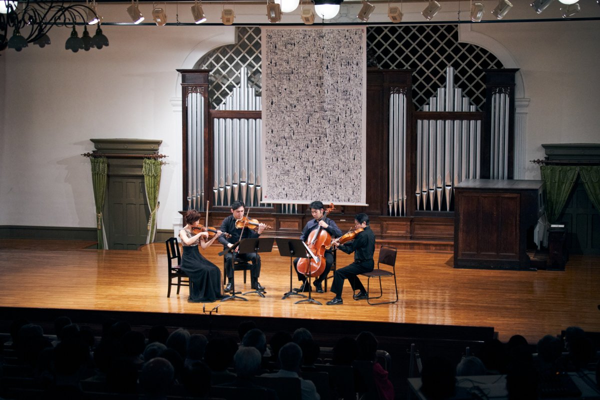 ミロが戦時下のマジョルカ島で描いた『ゴシック聖堂でオルガン演奏を