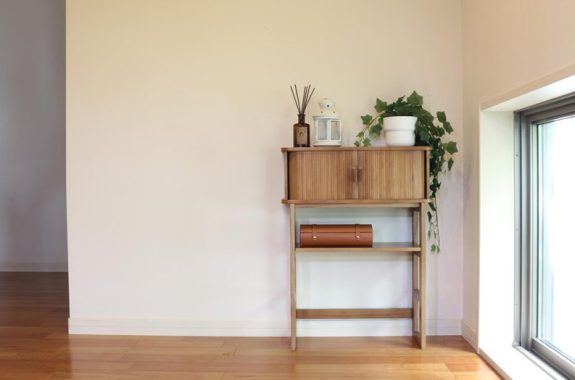 天然木桐製ジャバラ扉のコンソールテーブル – OSMAC.Co.,LtdOSMAC.Co.,Ltd