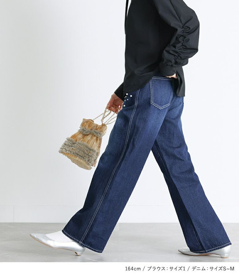 襟フリルボウタイブラウス×フェイクパール付きストレートデニムコーデ2