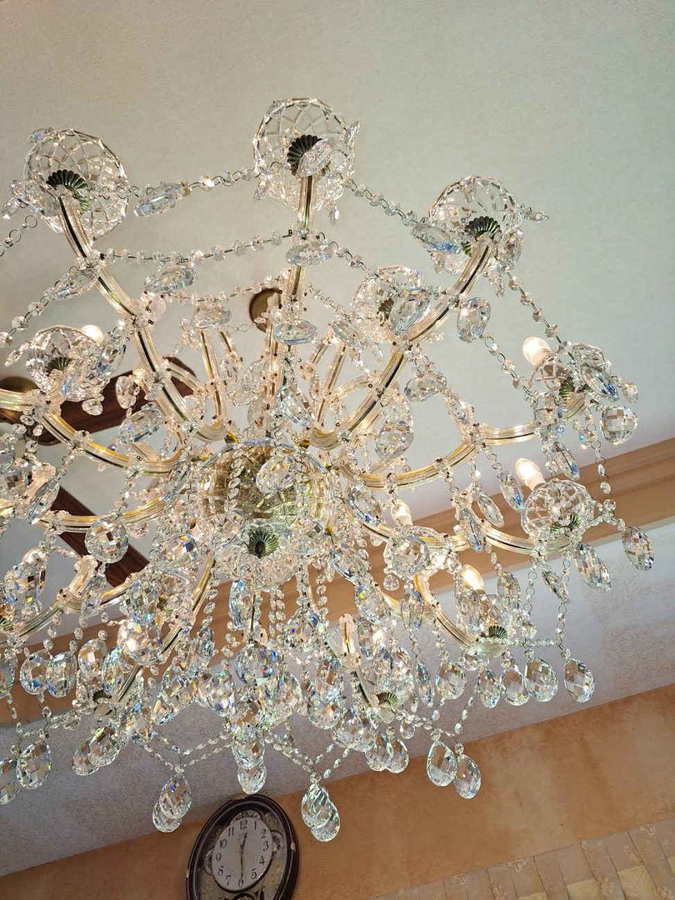 クリスタルシャンデリアの清掃って効果があるのか？検証しました