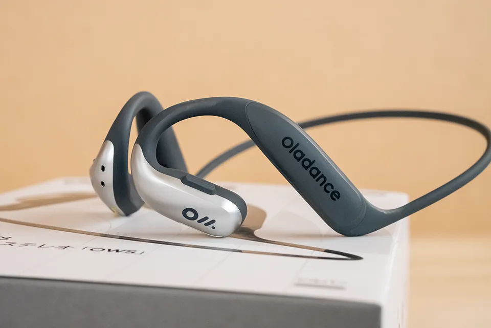 Oladance OWS Sports：耳を塞がずIPX8の防水に15時間再生のバッテリー