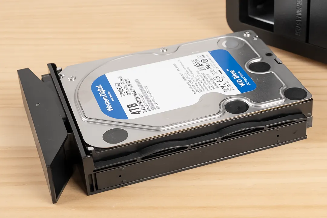 TERRAMASTER F4-425 Plus レビュー：HDD×4ベイ+M.2 SSD×3基を利用