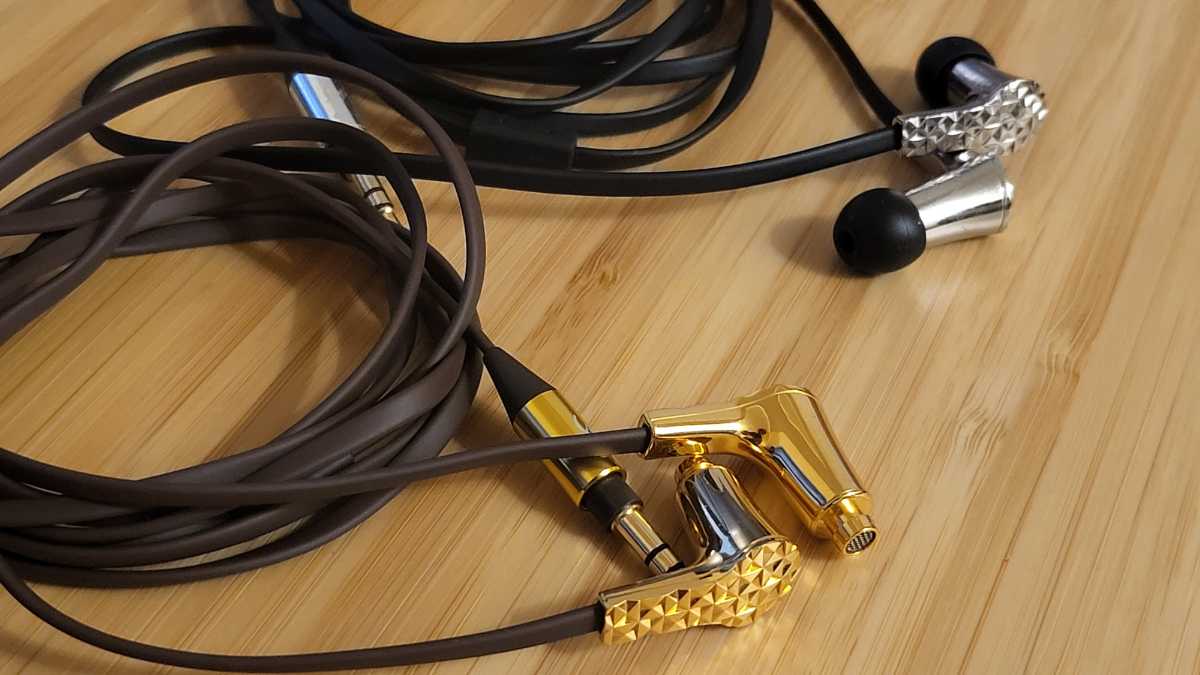 Finalの旧いイヤホン「Heaven VIII」は空間表現を楽しむ至高の1本