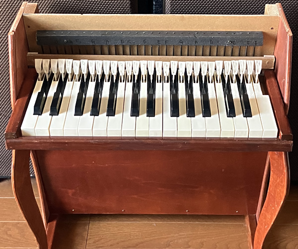 organ69 : [tp042]Jaymar 30 Keys Toy Piano