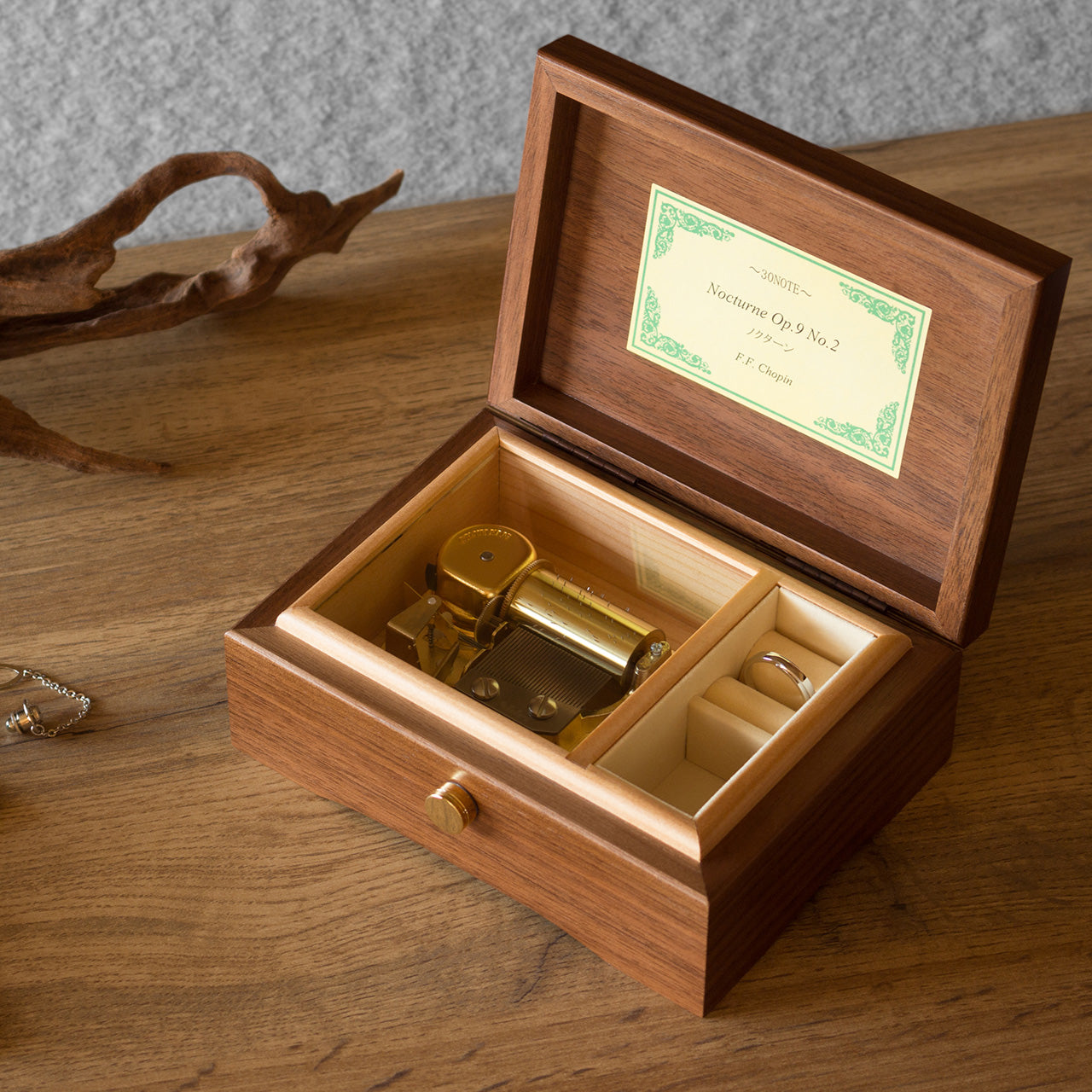 曲が選べる・誕生日に人気】30弁 小物入れ付きA ウォールナット｜高級