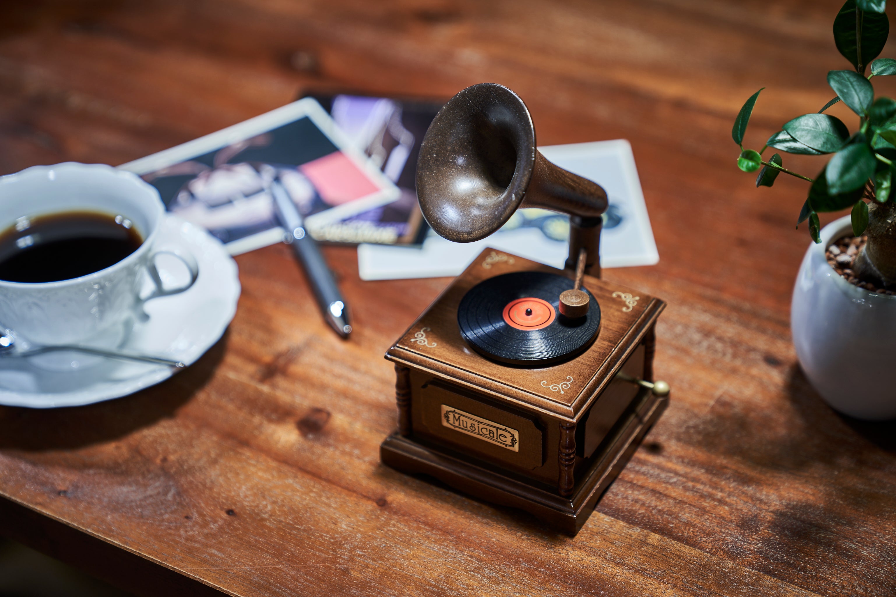 B620】ミニアンティーク木製オルゴール 蓄音機 – オルゴールギャラリー