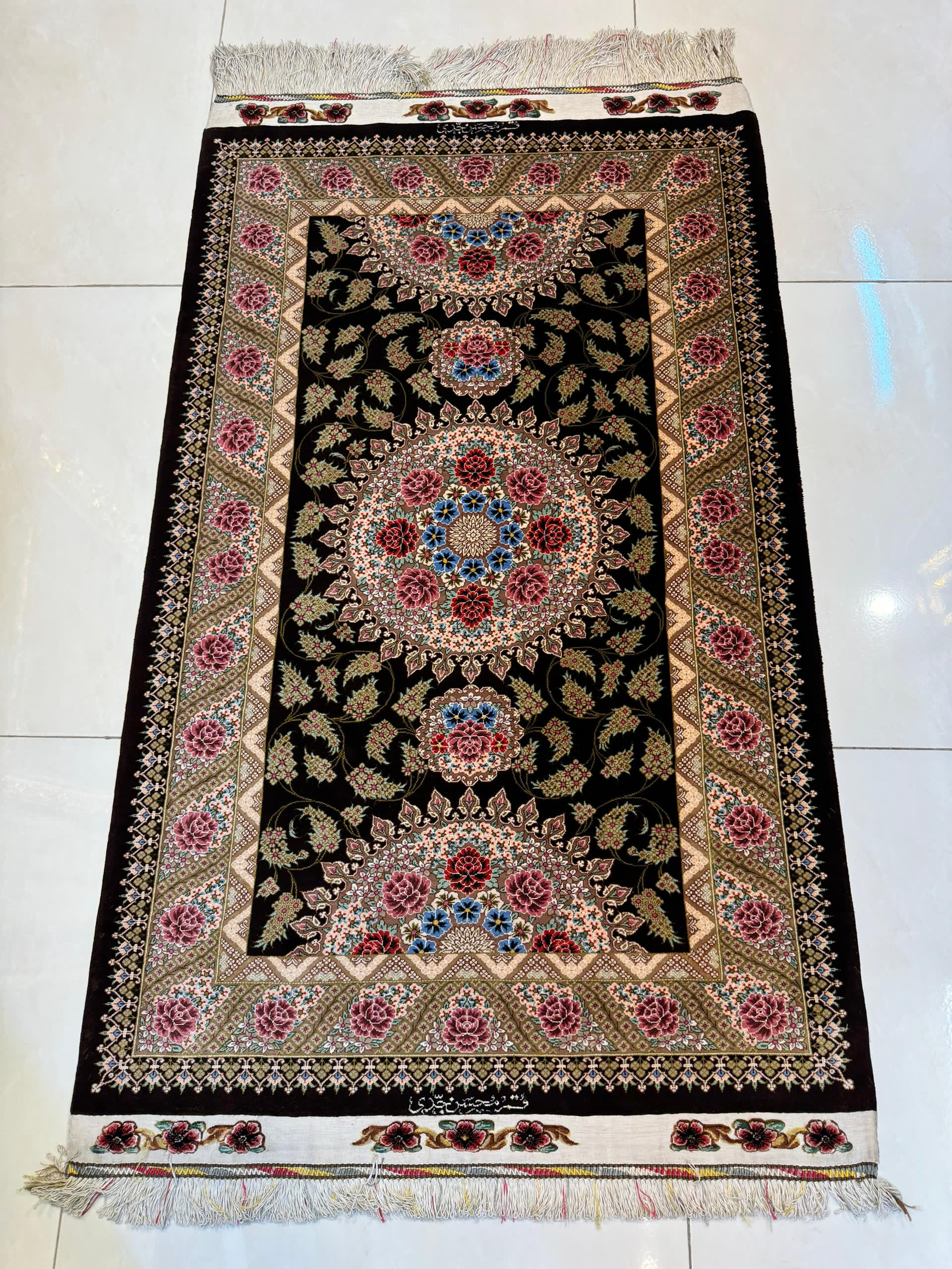 高級ペルシャ絨毯クム産シルク100％ ジャディ工房 123×78cm（FN-10039