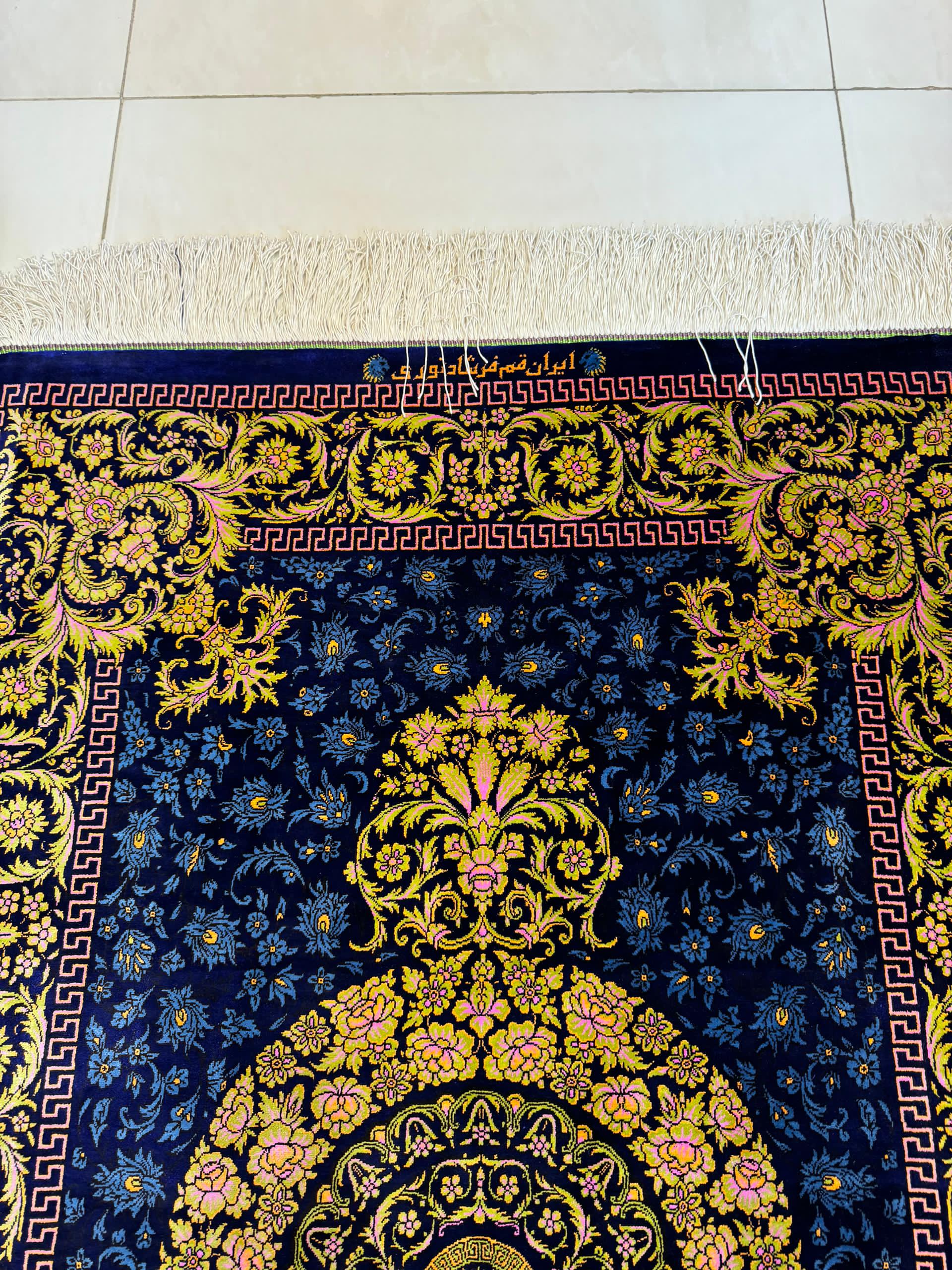 高級ペルシャ絨毯クム産シルク100％ ノウリ工房 126×83cm（FN-10044