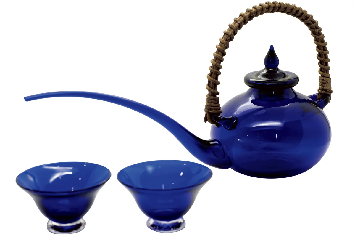 雑誌「男の隠れ家」編集部が選んだいいもの。深い瑠璃色のガラスに魅了