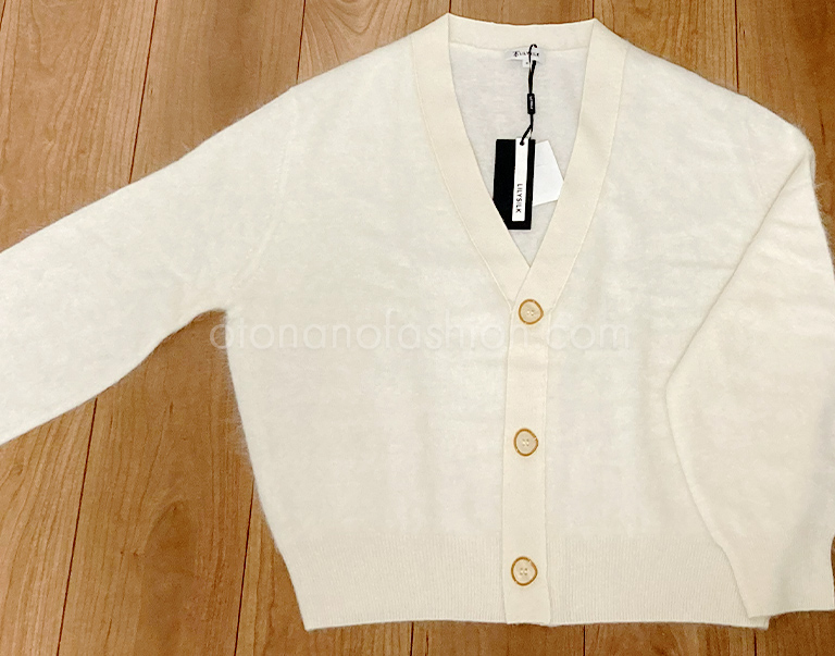 LILYSILK（リリーシルク）の評判は？カシミヤニットを着用レビュー