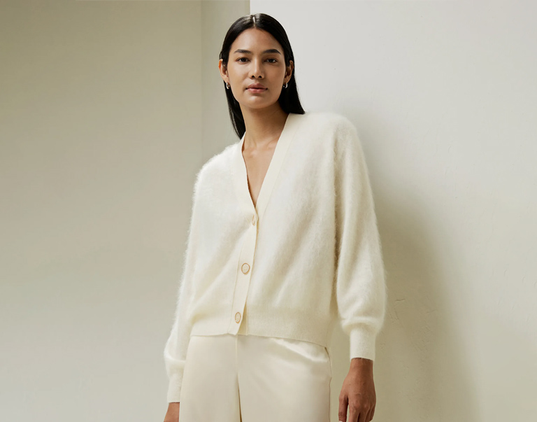 LILYSILK（リリーシルク）の評判は？カシミヤニットを着用レビュー