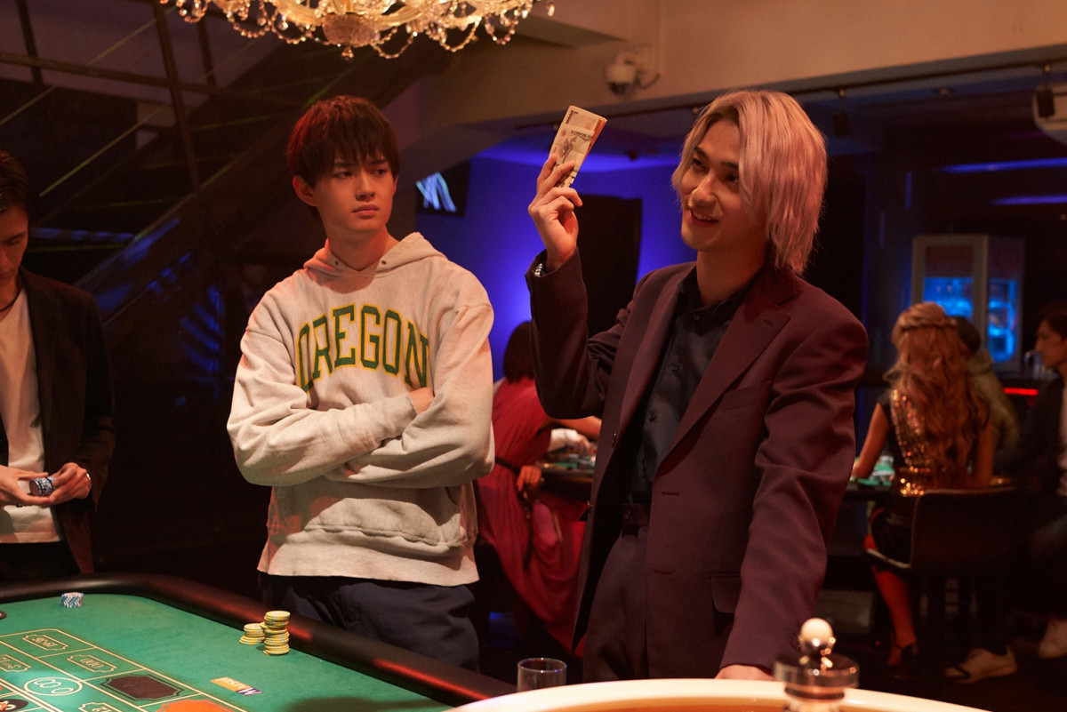 実写映画『嘘喰い』横浜流星＆佐野勇斗が命を懸けたデス・ゲームに挑む