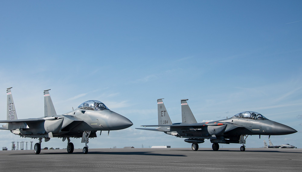 アメリカ空軍F-15の最新モデル F-15EXを「イーグルII」と命名して