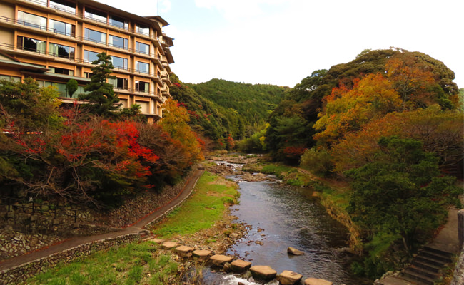 周辺観光】紅葉の見ごろを迎えました～長門湯本温泉の紅葉状況（11月11