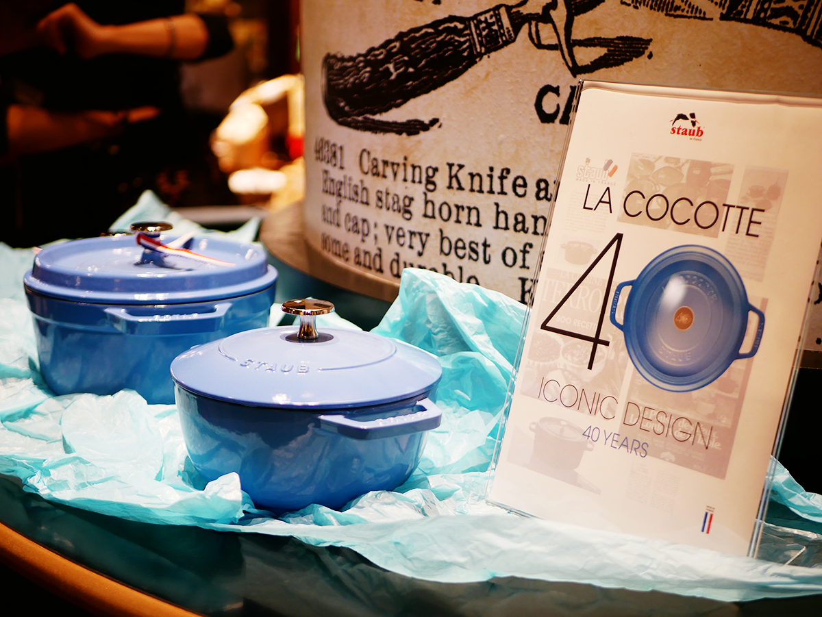 祝STAUBピコ・ココット誕生40年！記念カラー「サックスブルー」が限定