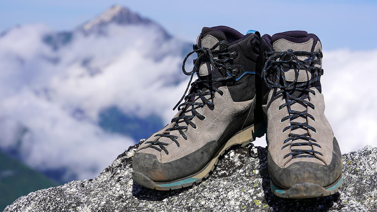 トレイルも岩場も、ハイキングもトレッキングも——日本の山をこれ1足で